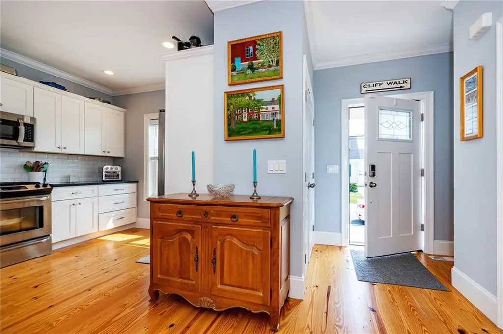 19 Eustis Avenue Newport RI 02840