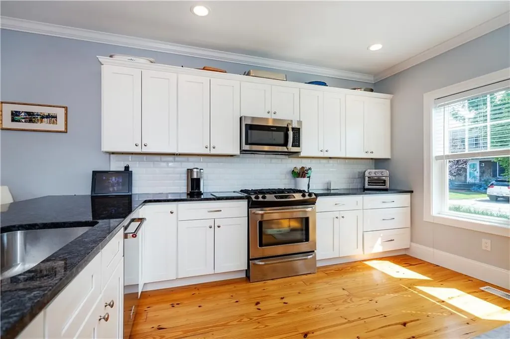19 Eustis Avenue Newport RI 02840