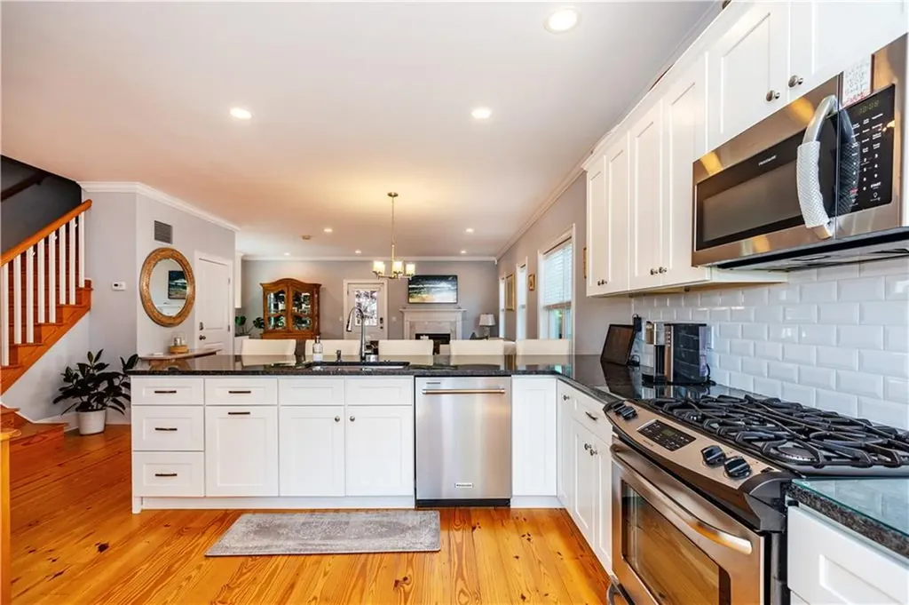 19 Eustis Avenue Newport RI 02840