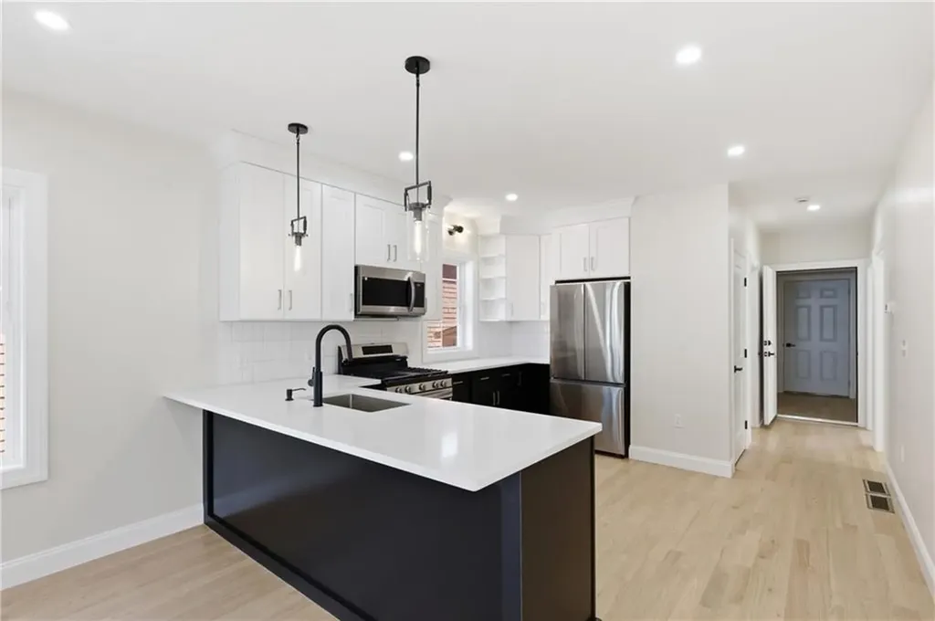 35 Mount Pleasant Avenue Providence RI 02908