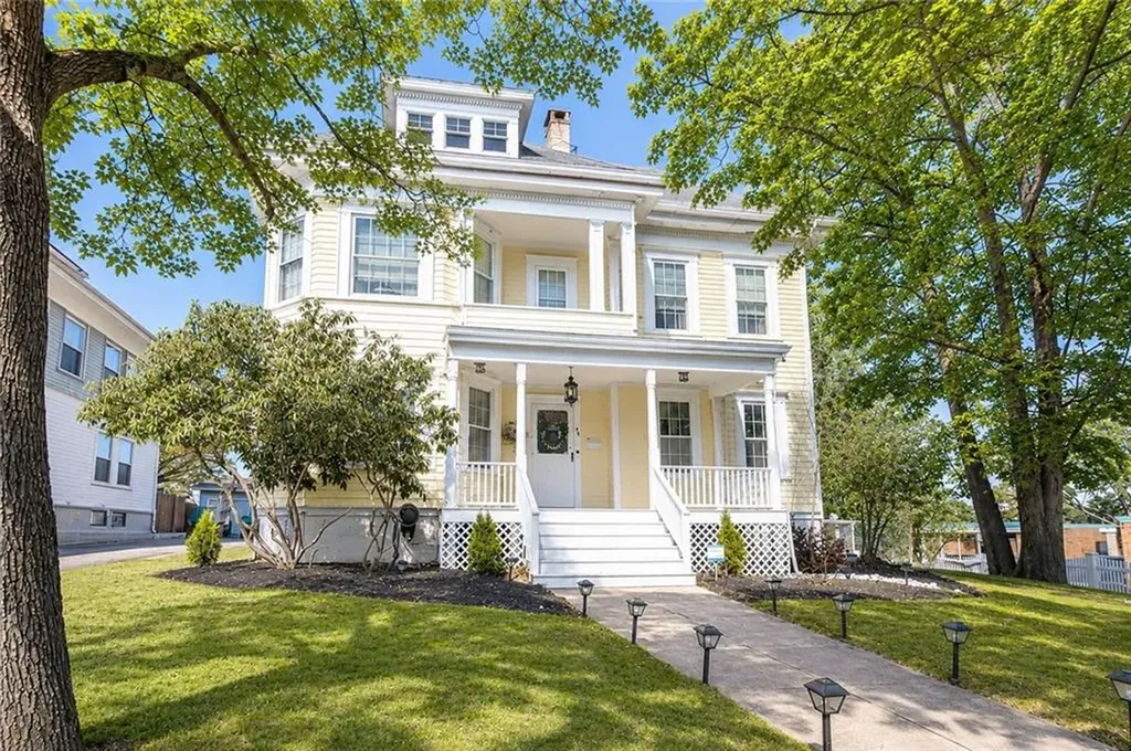 70 Woodland Road Woonsocket RI 02895