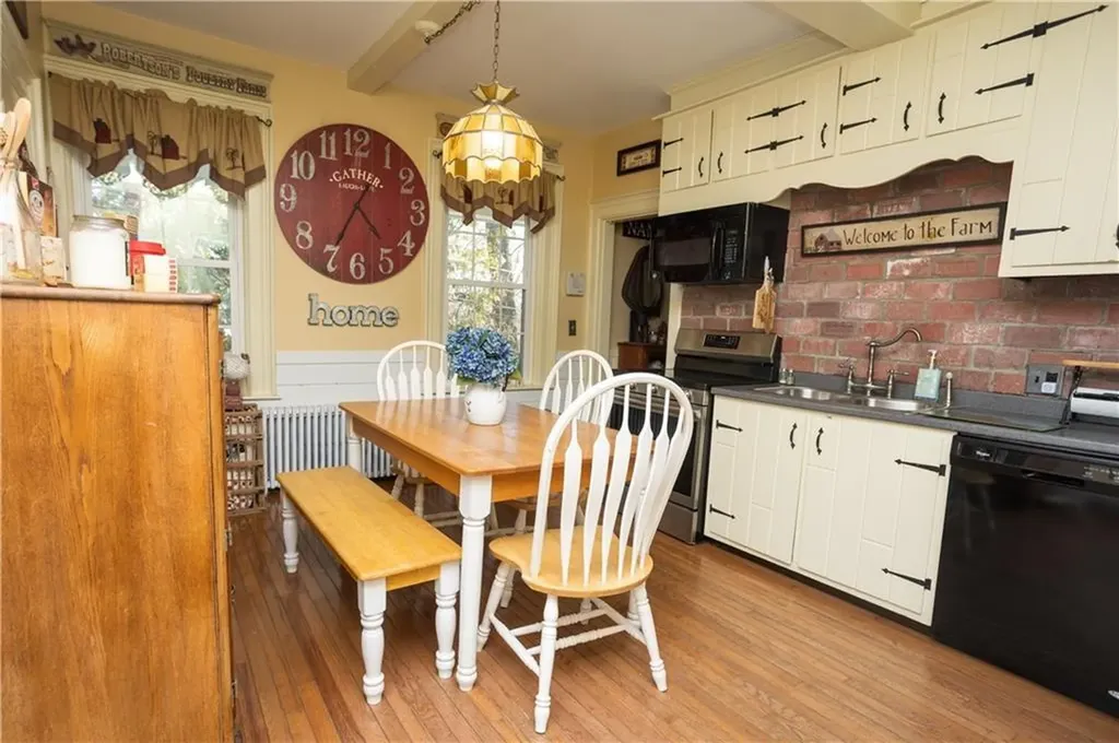 70 Woodland Road Woonsocket RI 02895
