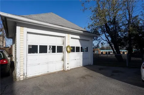 70 Woodland Road Woonsocket RI 02895