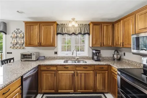 73 Regent Court Swansea MA 02777