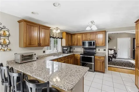 73 Regent Court Swansea MA 02777