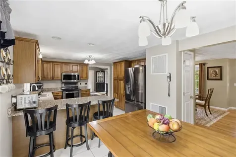 73 Regent Court Swansea MA 02777