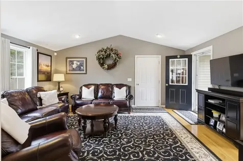 73 Regent Court Swansea MA 02777