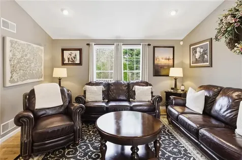73 Regent Court Swansea MA 02777