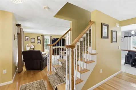 73 Regent Court Swansea MA 02777