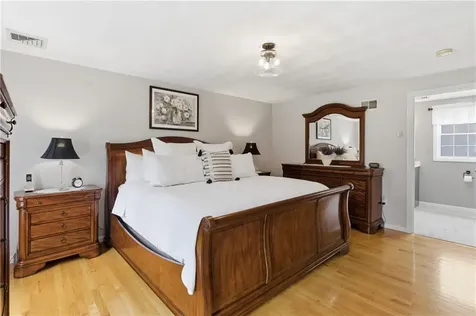 73 Regent Court Swansea MA 02777