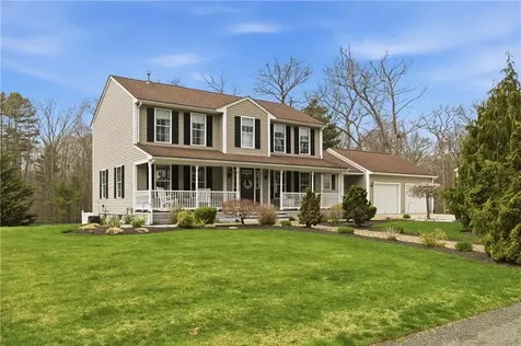 73 Regent Court Swansea MA 02777