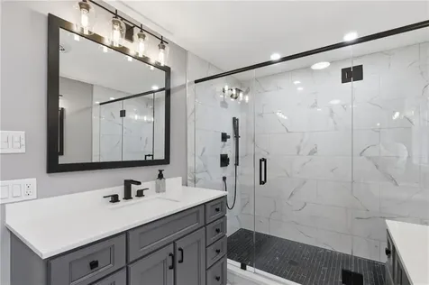 73 Regent Court Swansea MA 02777
