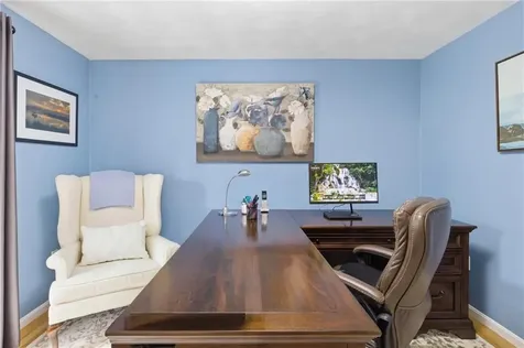 73 Regent Court Swansea MA 02777