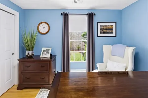 73 Regent Court Swansea MA 02777