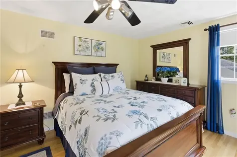 73 Regent Court Swansea MA 02777
