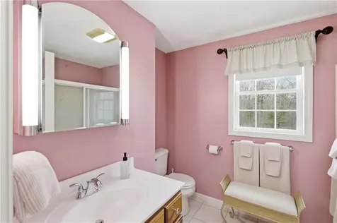 73 Regent Court Swansea MA 02777
