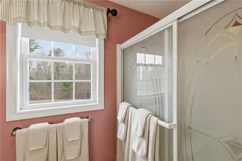 73 Regent Court Swansea MA 02777