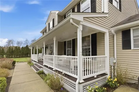 73 Regent Court Swansea MA 02777