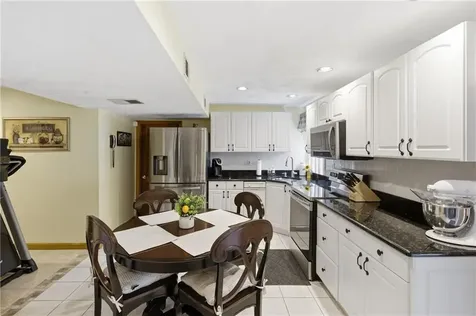 73 Regent Court Swansea MA 02777