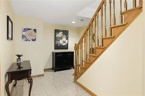 73 Regent Court Swansea MA 02777
