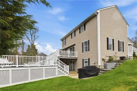 73 Regent Court Swansea MA 02777