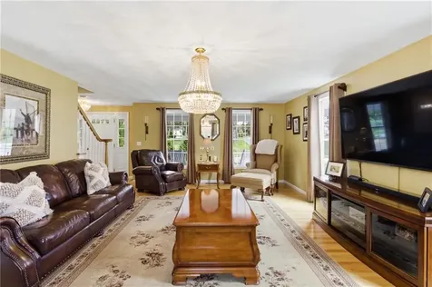 73 Regent Court Swansea MA 02777