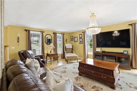 73 Regent Court Swansea MA 02777