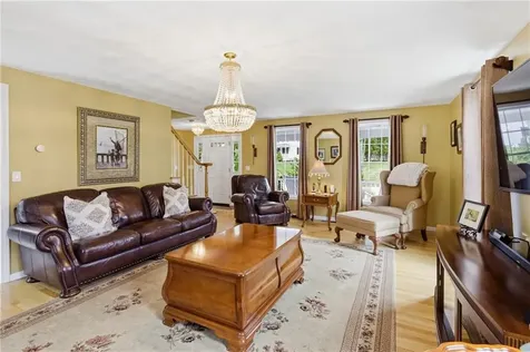 73 Regent Court Swansea MA 02777