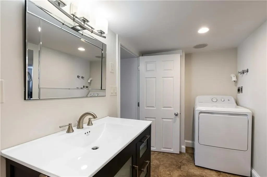 177 Seaconnet Boulevard Portsmouth RI 02871