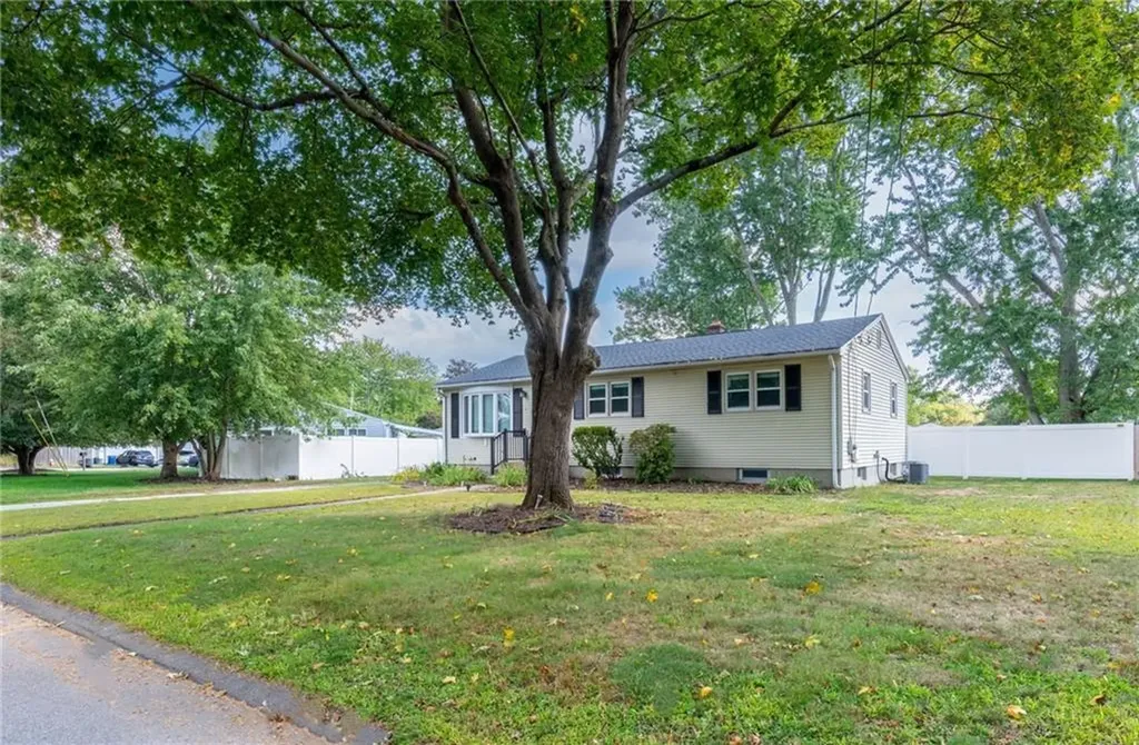 198 Asylum Road Warwick RI 02886