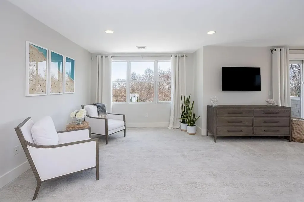 99 Meadowlark Lane Portsmouth RI 02871