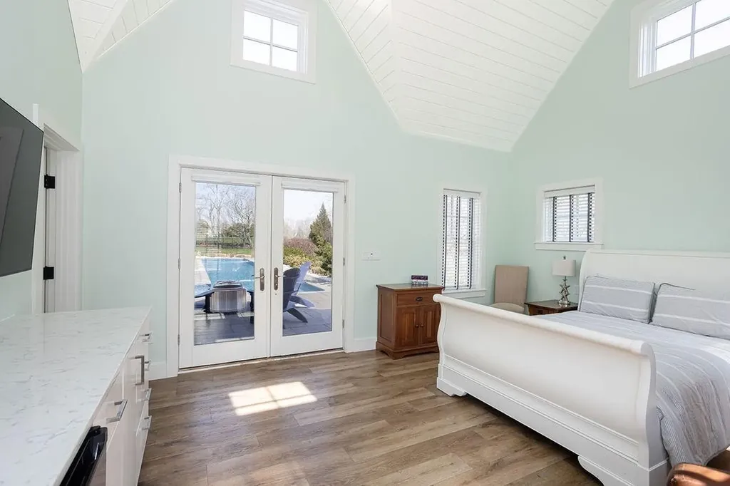 99 Meadowlark Lane Portsmouth RI 02871
