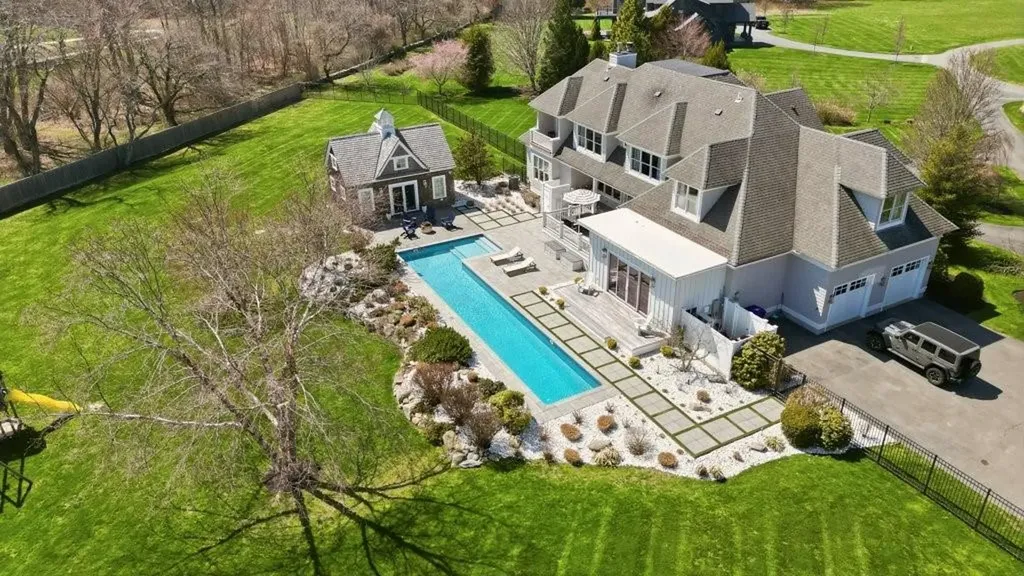 99 Meadowlark Lane Portsmouth RI 02871