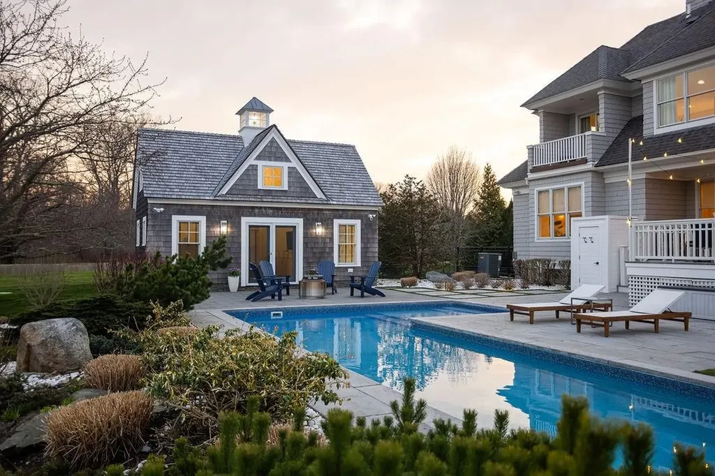 99 Meadowlark Lane Portsmouth RI 02871