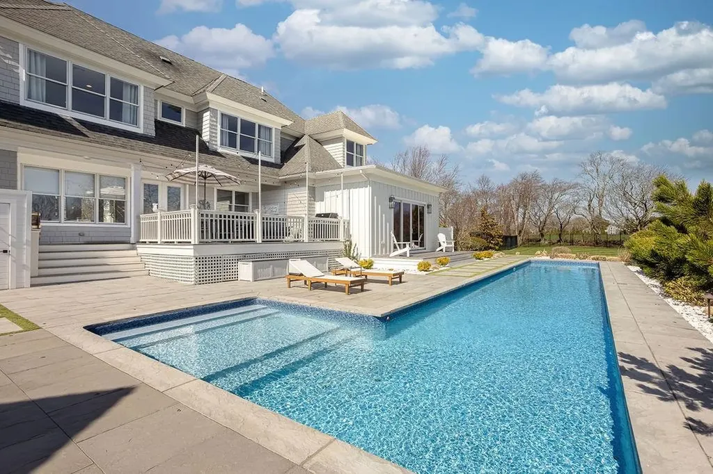 99 Meadowlark Lane Portsmouth RI 02871