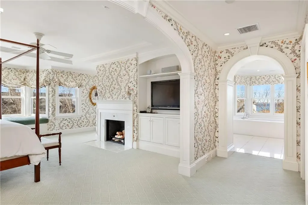 271 Carnegie Harbor Drive Portsmouth RI 02871