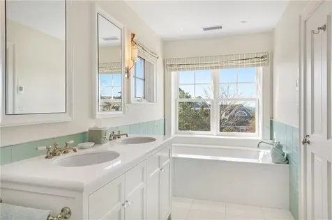 271 Carnegie Harbor Drive Portsmouth RI 02871