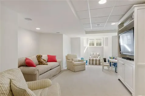 271 Carnegie Harbor Drive Portsmouth RI 02871