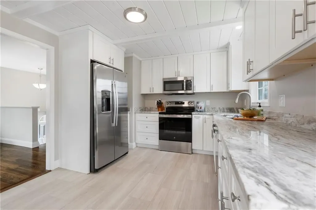 25 Overhill Road Warren RI 02885