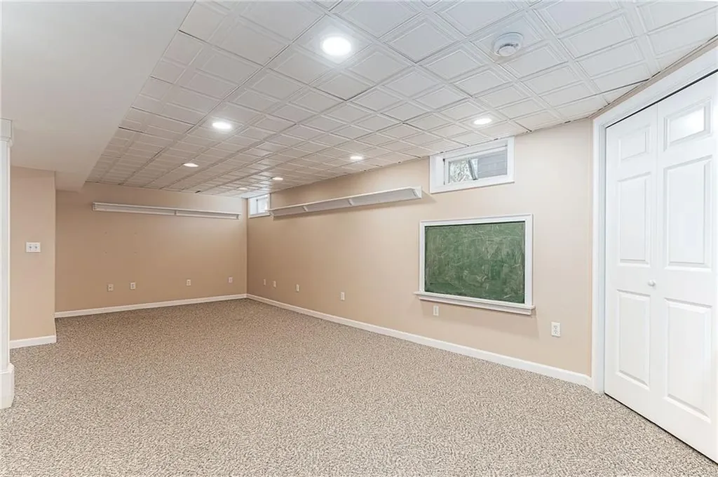 54 Foxridge Circle South Kingstown RI 02879