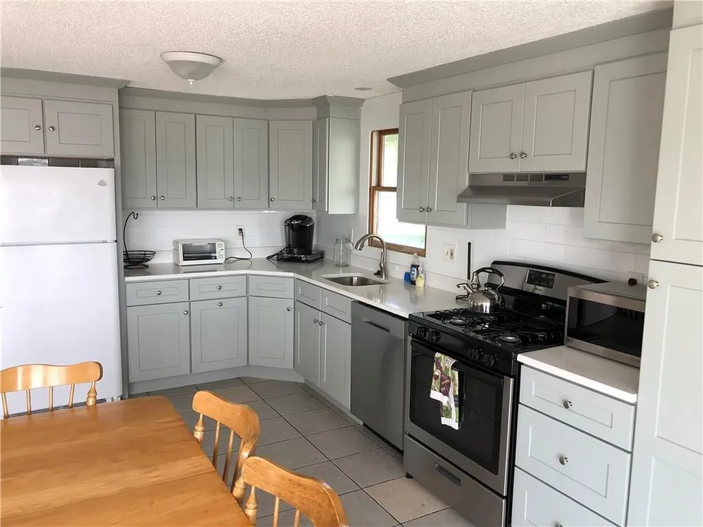 8 Seascape Avenue Middletown RI 02842