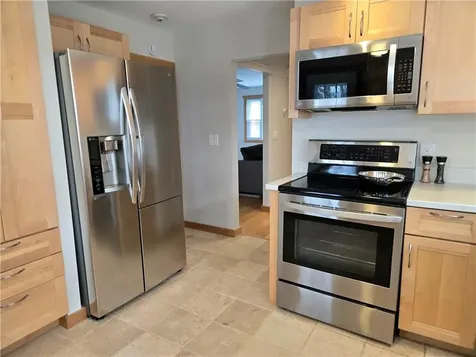 8 Caswell Avenue Newport RI 02840