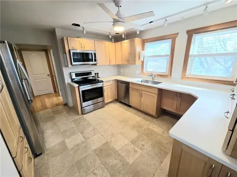 8 Caswell Avenue Newport RI 02840