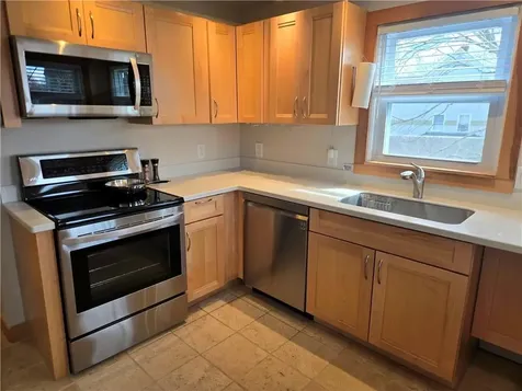 8 Caswell Avenue Newport RI 02840