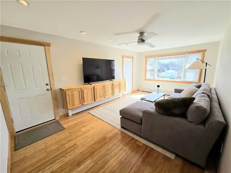 8 Caswell Avenue Newport RI 02840