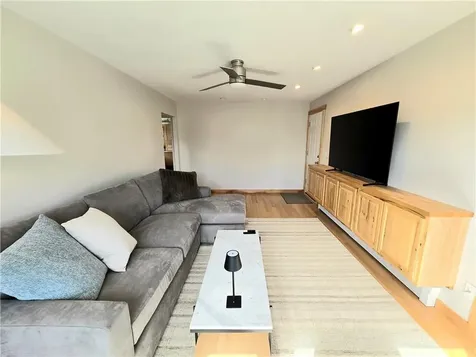 8 Caswell Avenue Newport RI 02840