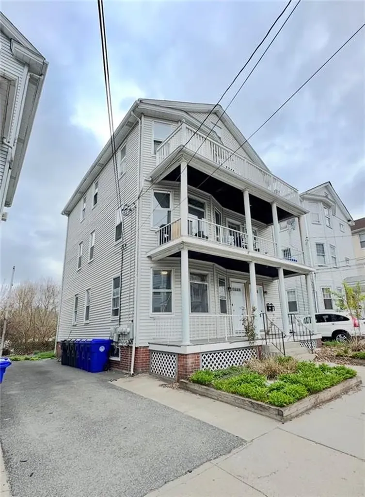 31 33 Richter Street Providence RI 02908