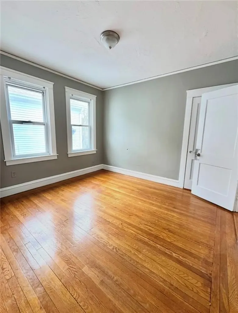 31 33 Richter Street Providence RI 02908