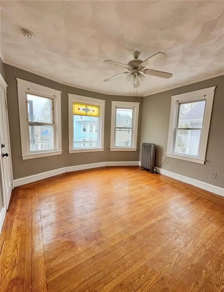 31 33 Richter Street Providence RI 02908