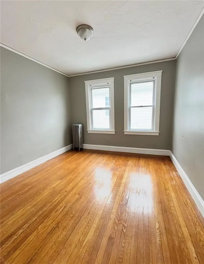 31 33 Richter Street Providence RI 02908